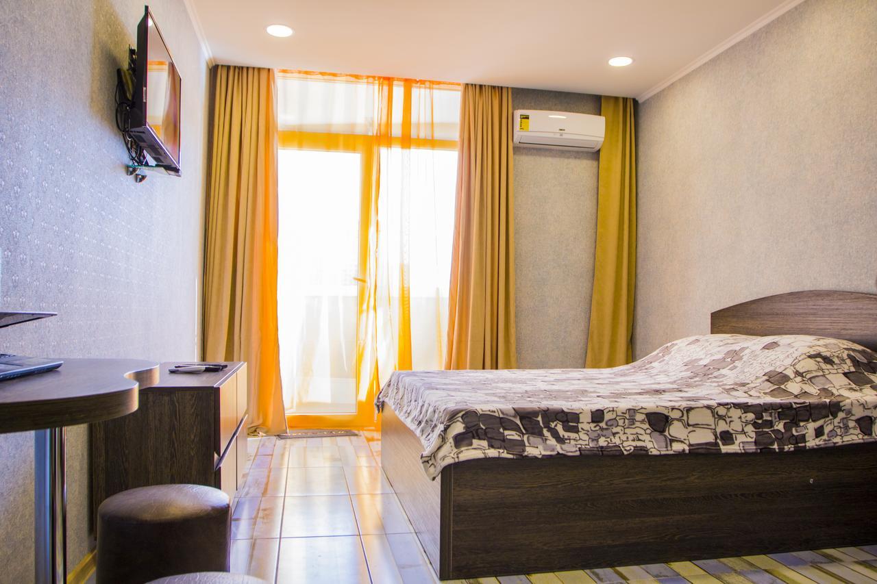 Apartament Denis In Apart-Otel Residenc Батуми Екстериор снимка